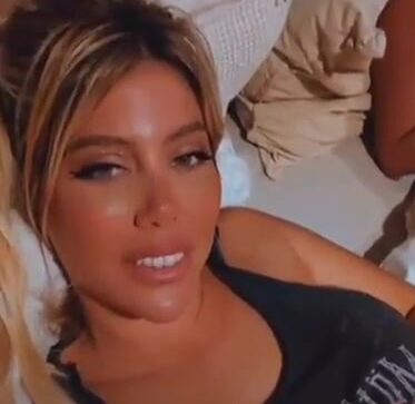 Wanda Nara/ Show Big boobs on bed ! Video HOT