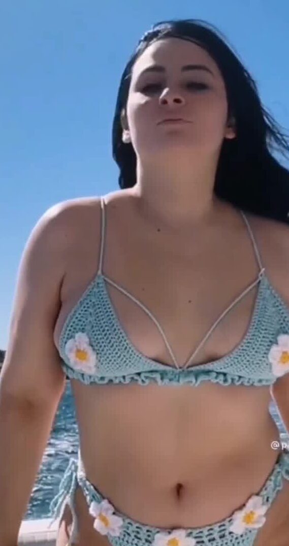 Paula del Villar – Sexy Bikini Show Body Out Side ! HOT