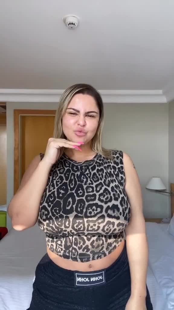 Camilla Araujo [ Nude Show Big Ass on Bed ] ! HOT