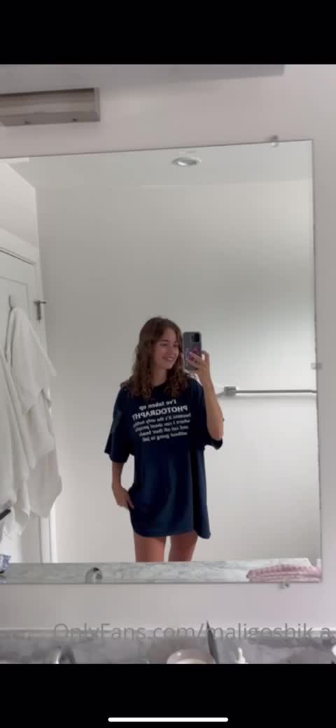 Splatxo Onlyfans Leaked – Masturbate with a machine in bed with friend