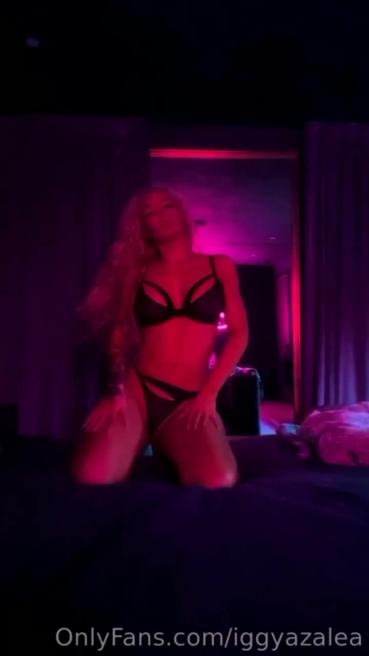 Autumn Falls Onlyfans Leaks – Nude Fucking A Dildo !!!