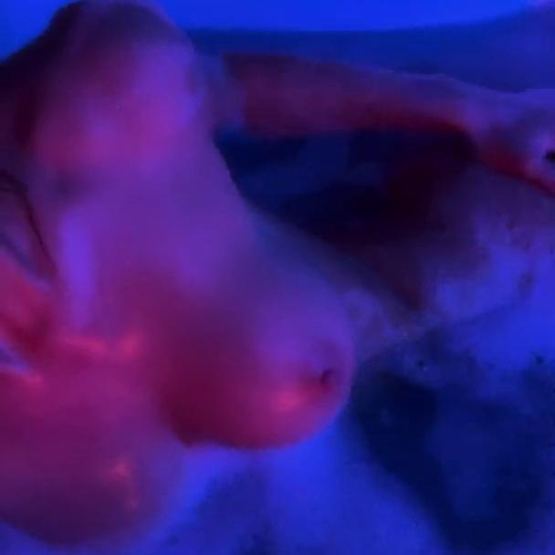 Rachel Cook Bathtub Nude Tease Video Leaked