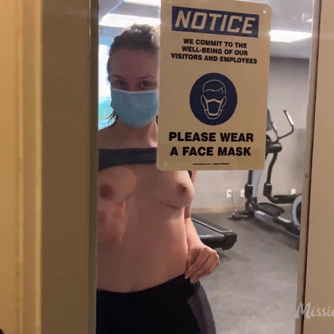 MissionIceCream Fansly Blowjob in Public Gym Video Leaked