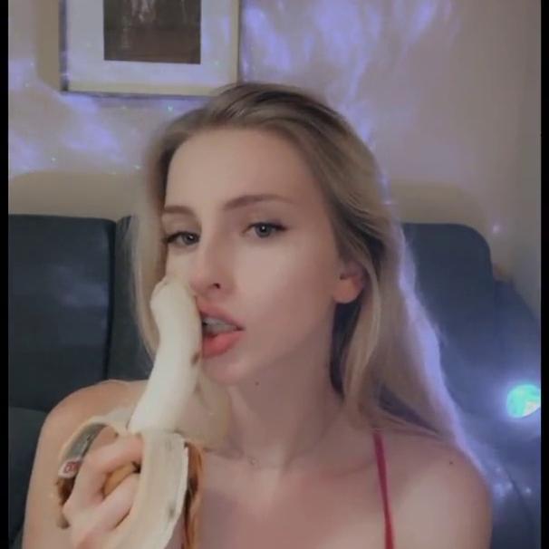 MsFiiire Nude Banana Blowjob Video Leaked
