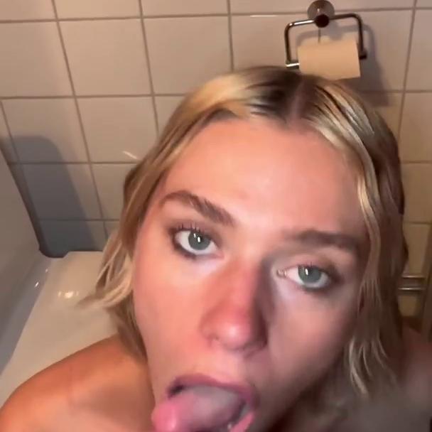 HalliNLOver Bathroom Sex Tape Video Leaked